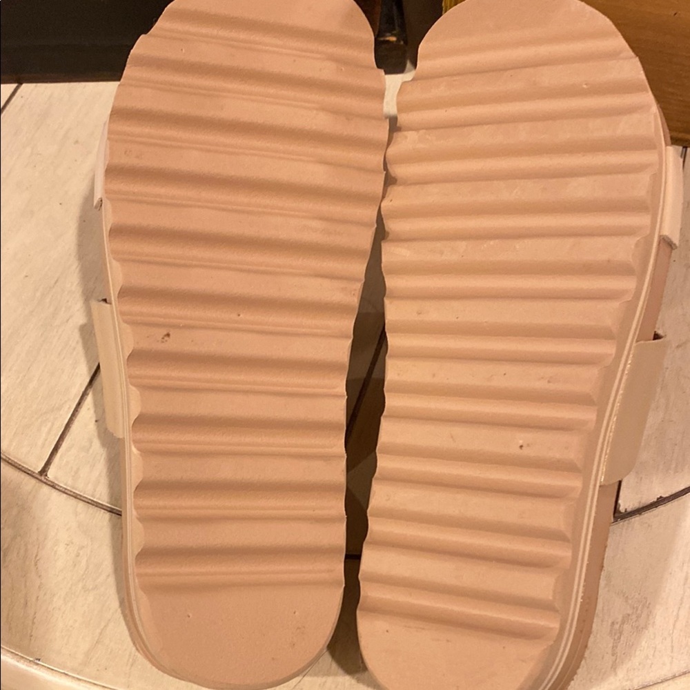 Reef Women's Cream Sandals NWOT - Picture 4 of 5